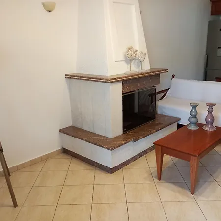 Nisos Family Apartamento Yénion